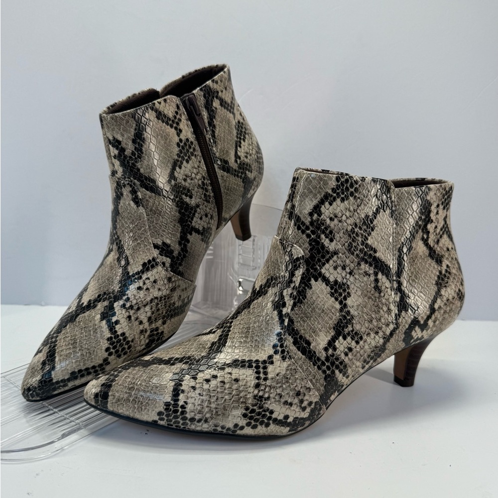 Clarks Snakeskin taupe Ankle Booties - pointed toe, kitten heel size 7.5